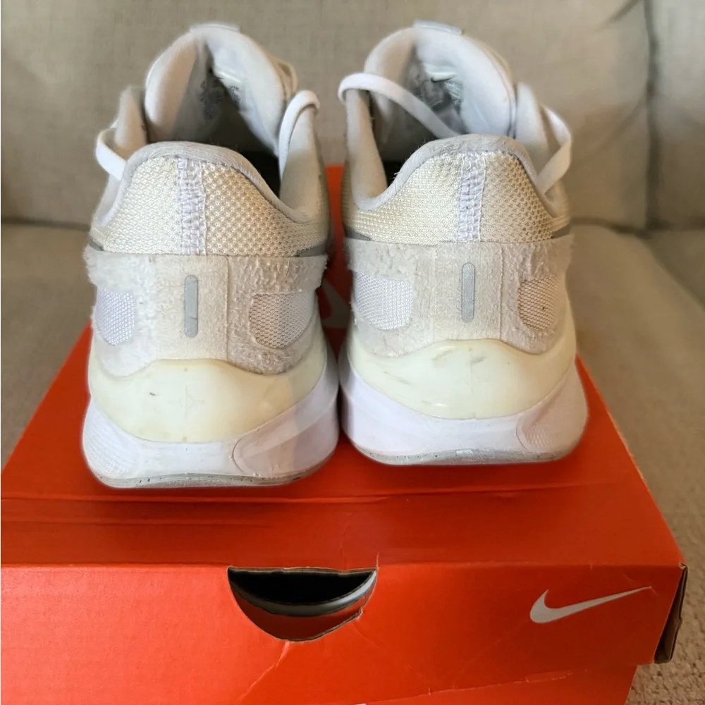 Nike Cream and White Running Shoes - Picture 7 of 11